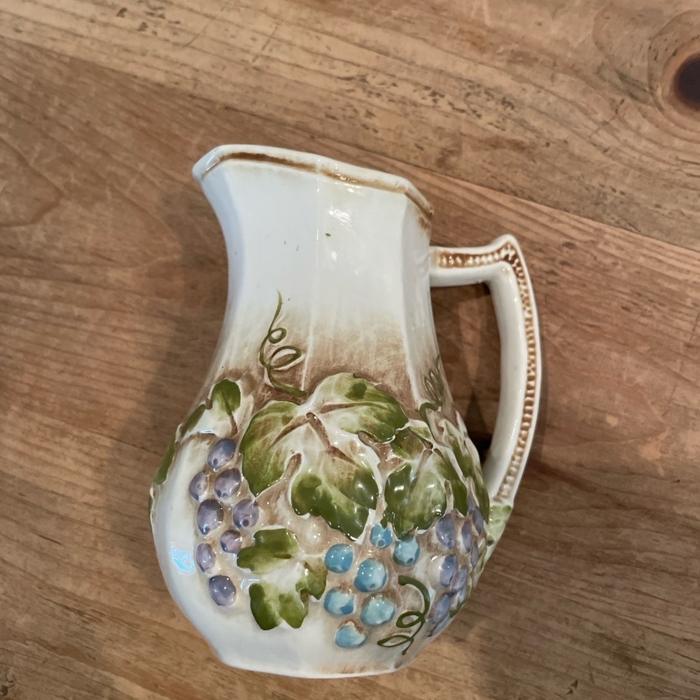 EUC Lefton’s 3036 Vintage Textured Grape Leaf Mini Vase/Pitcher